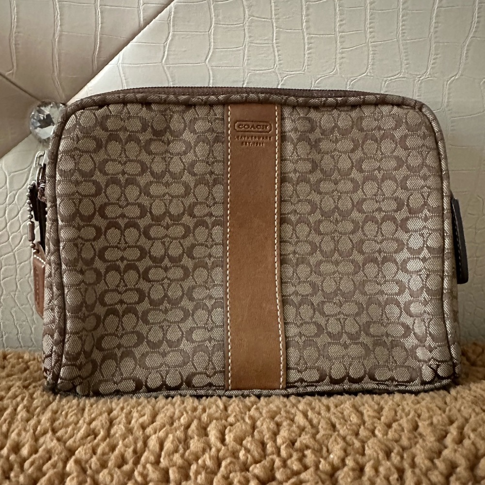 Authentic Coach Cosmetic Pouch 🩷💛